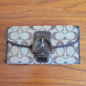 COACH EUC Soho Signature Logo Buckle Slim Envelope Wallet Brown Beige Clutch